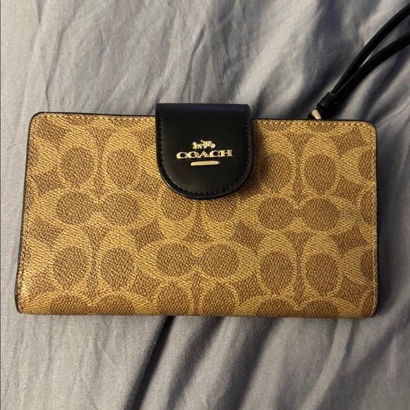 Coach Phone Wallet In Signature Canvas - Picture 4 of 7